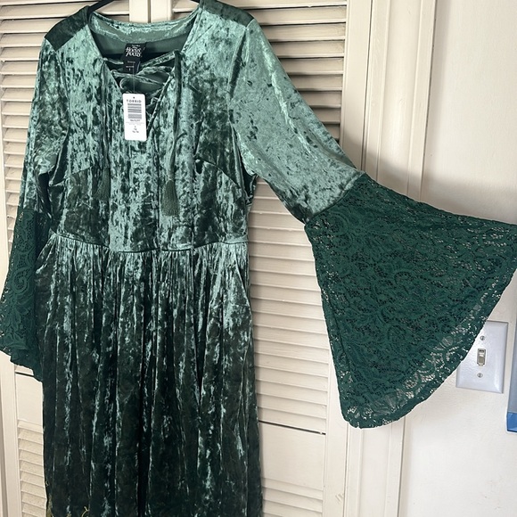Torrid x Disney Hocus Pocus velvet green dress - Picture 4 of 4